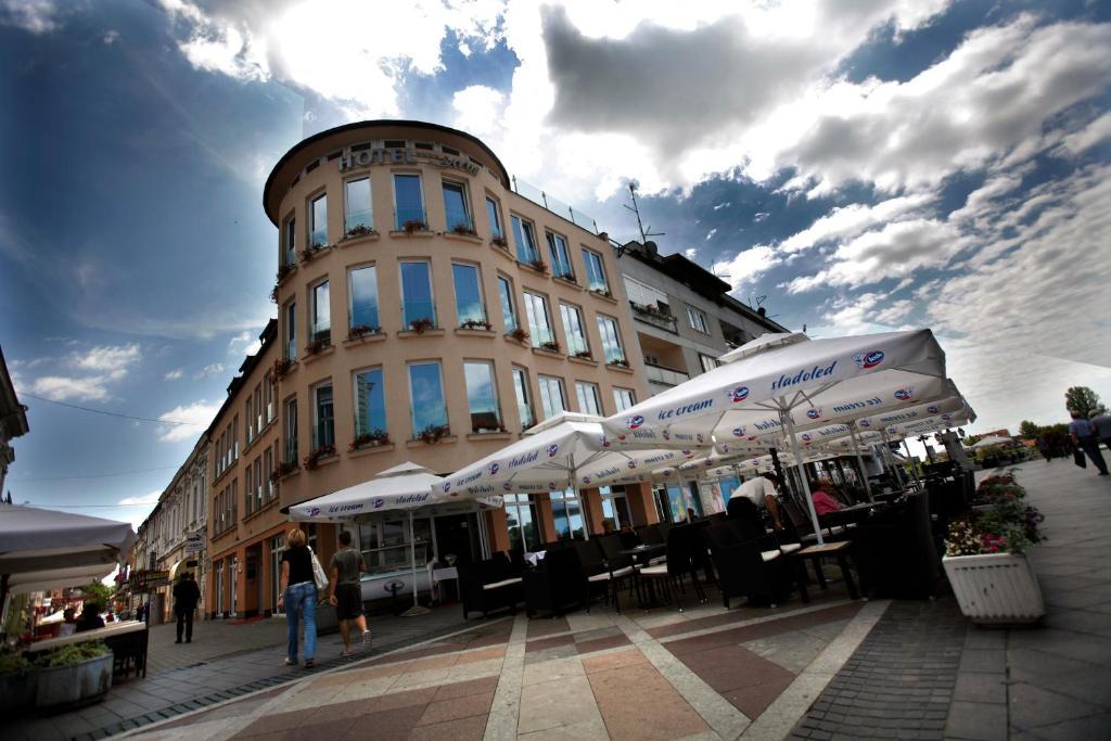Hotel Savus Slavonski Brod Exterior foto